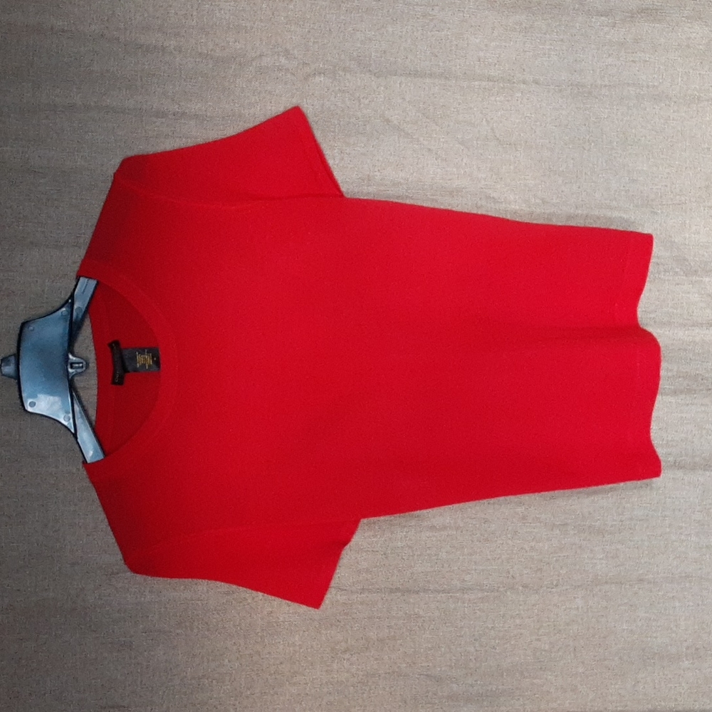 Red Donna Karen 100% Cashmere size M lightweight sweater